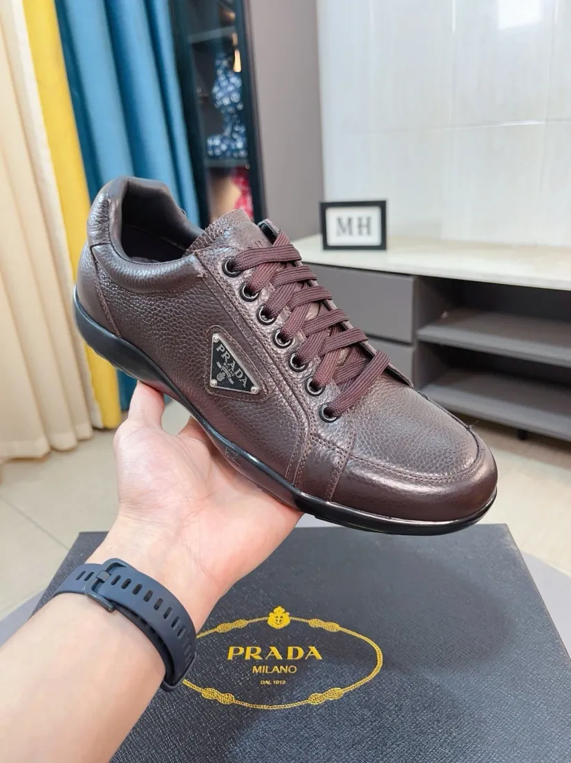 Men's shoes 💰560🌹🌹 High-quality new men's shoes 💰prada (Prada) counters are on the market at the same time. The new men's shoes and 😘fabrics are selected from imported mesh and glue-spraying technology. Imported cowhide lining. 👍🏿High-end☄️Open-molded non-slip rubber outsole, exquisite lines, simple and elegant, comfortable and high-end for leisure travel. Code number: 38 to 44